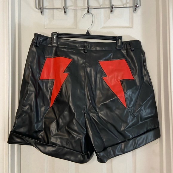 NWT Nasty Gal Faux Leather Lightning Bolt Short Size 14 - Picture 2 of 3